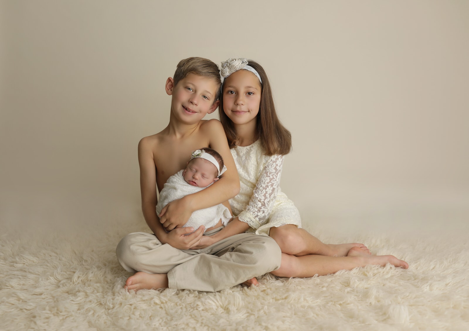 newborn photoshoot with older brother and sister near Harrisburg PA