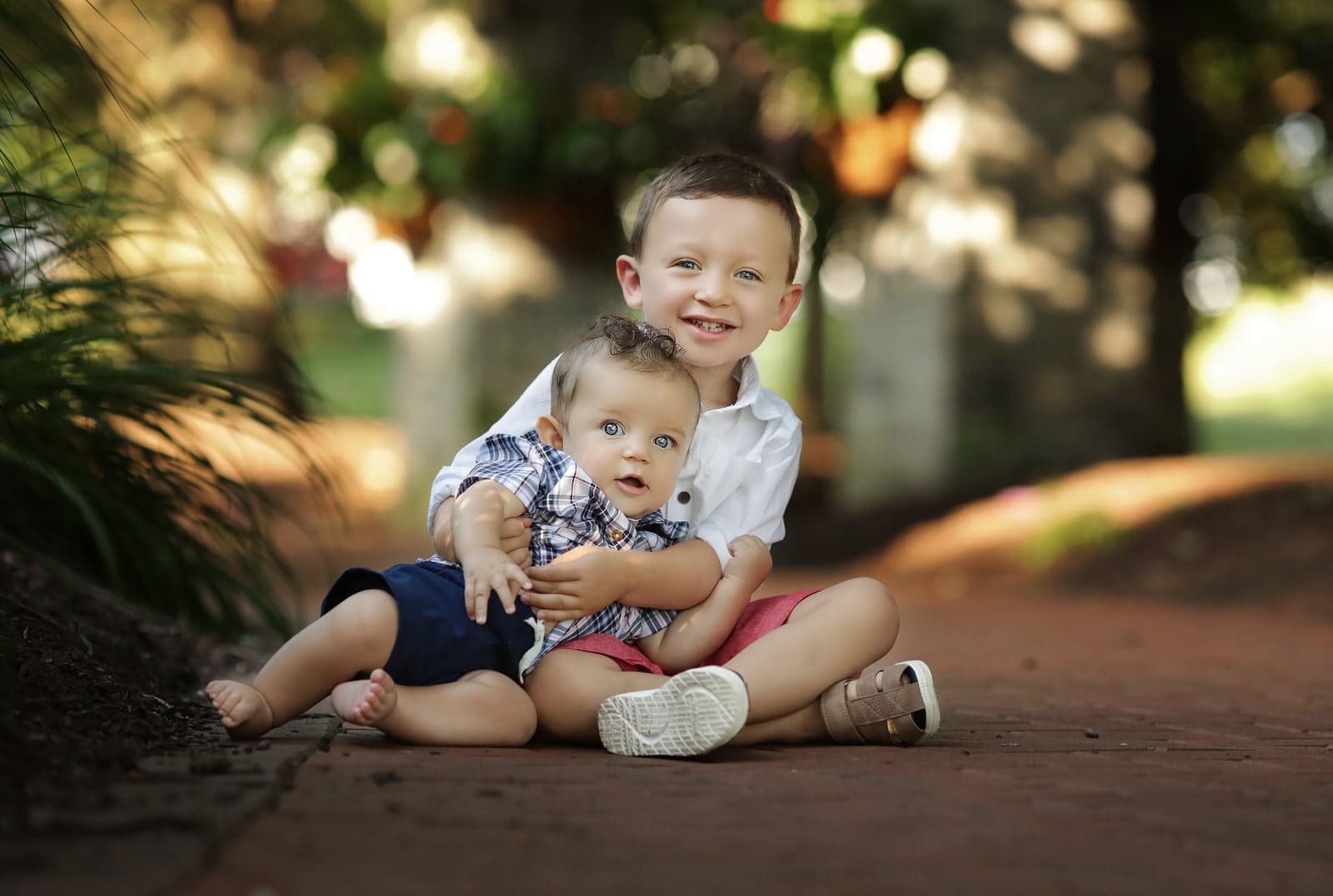 mechanicsburg pa child photographer karissa zimmer photogaphy captures 2 happy brothers smiling