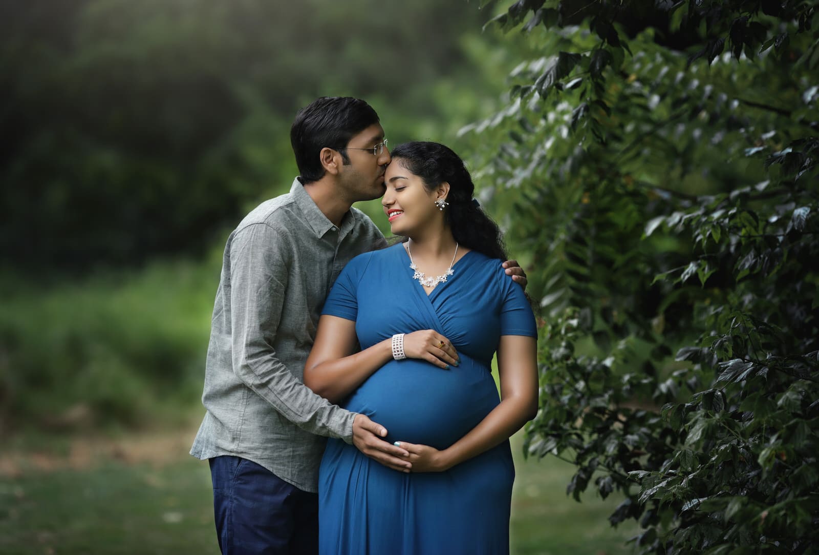 outdoor maternity photography by harrisburg newborn and family photographer, karissa zimmer