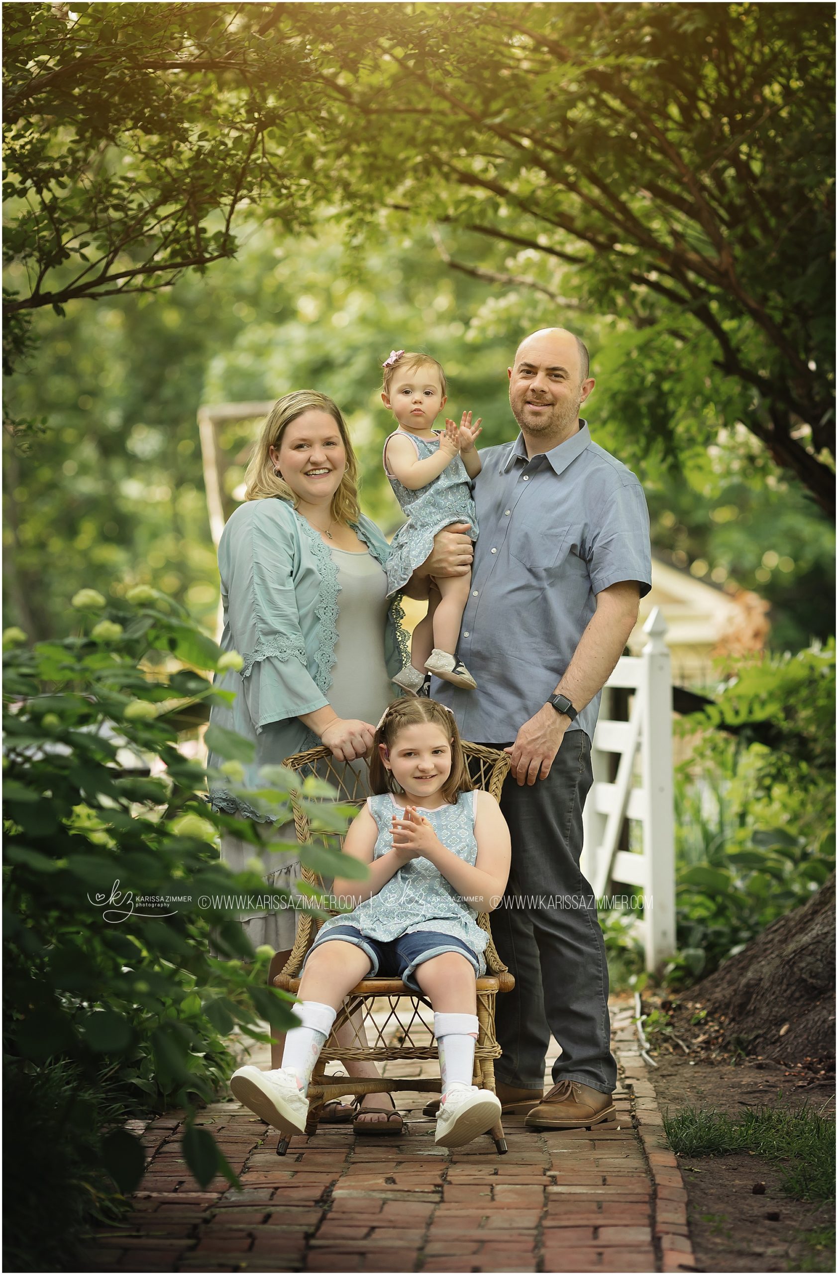 21 Family Portrait Ideas for Gorgeous Photos