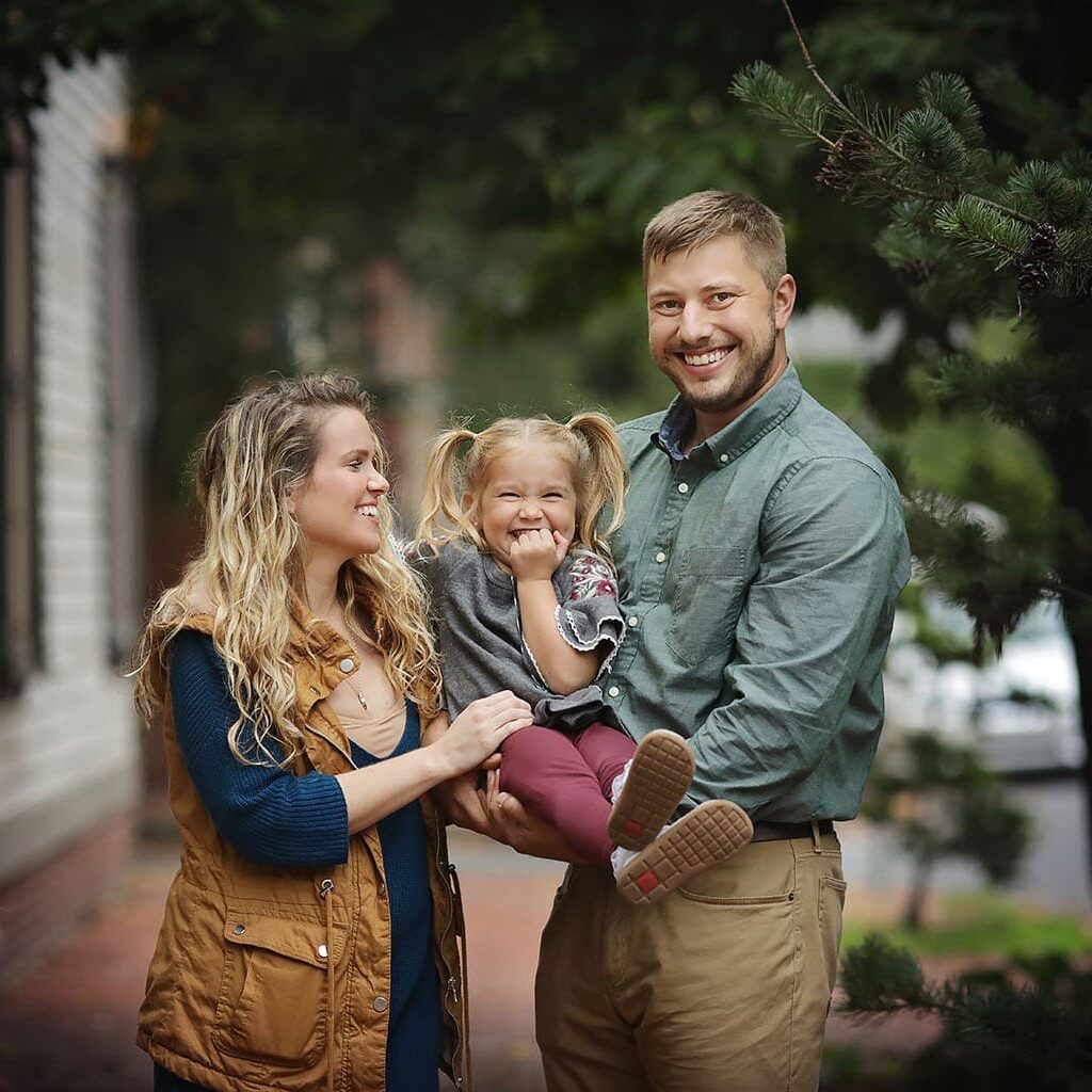Harrisburg Pa newborn and family photographer, karissa zimmer photographs outdoor family session
